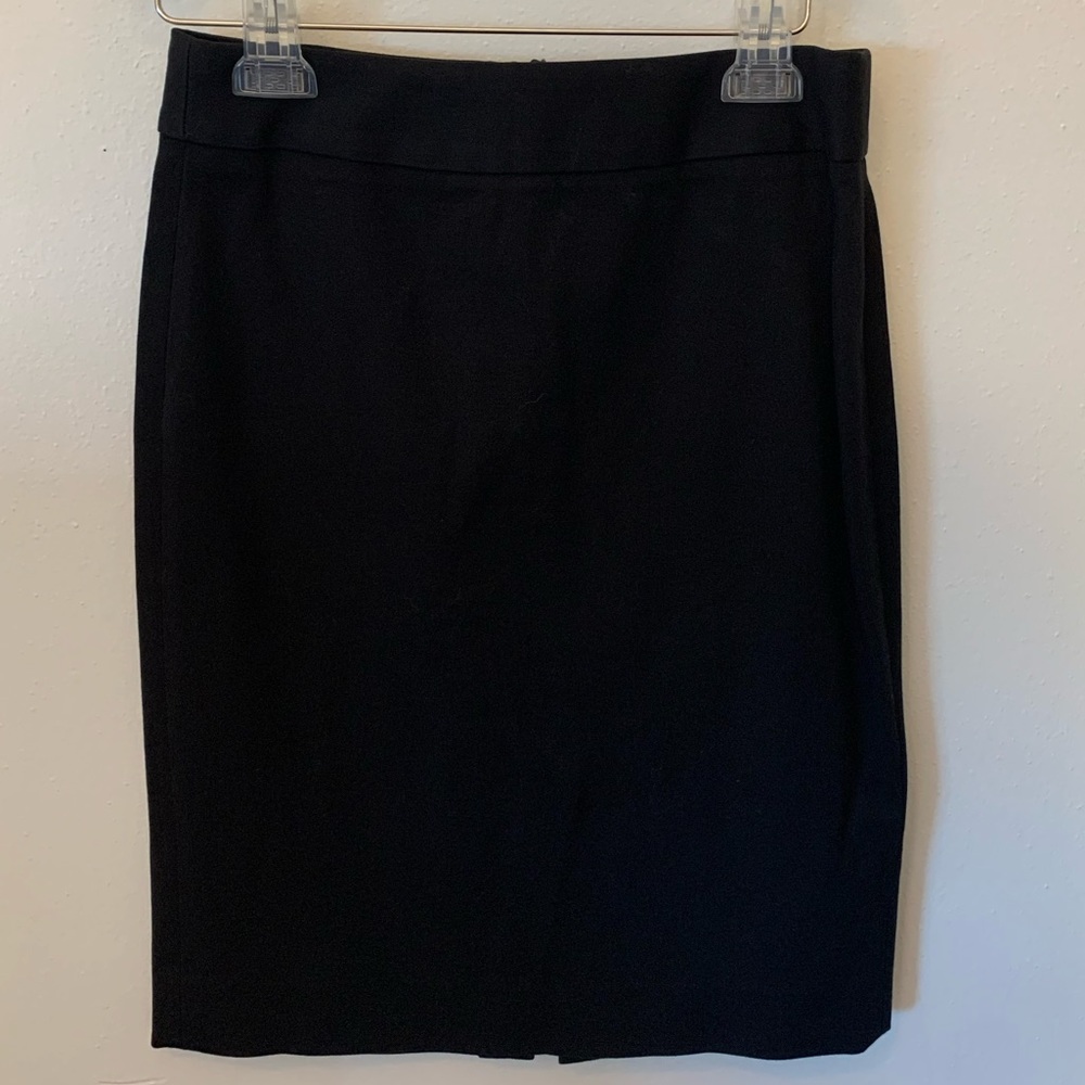 Banana Republic size 2 pencil skirt with back slit